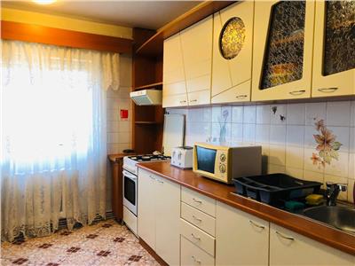 Apartament 4 camere, decomandat, mobilat, zona UMF.