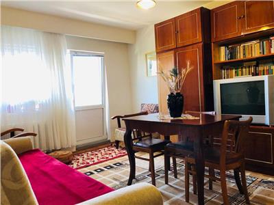 Apartament 4 camere, decomandat, mobilat, zona UMF.