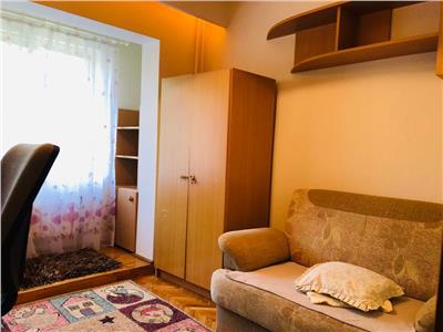 Apartament 4 camere, decomandat, mobilat, zona UMF.