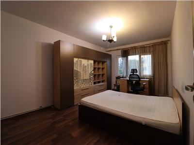 Apartament, 2 camere, decomandat, mobilat, zona Semicentrala.