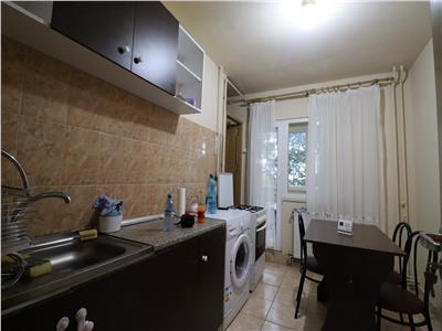 Apartament, 2 camere, decomandat, mobilat, zona Semicentrala.