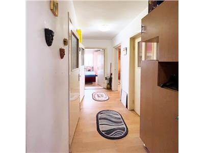 Apartament 3 camere Decomandat, etaj intermediar, zona BIG