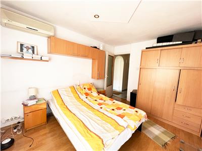 Apartament 3 camere Decomandat, Su66Mp