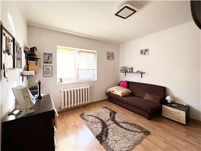 Apartament 3 camere Decomandat, Su66Mp