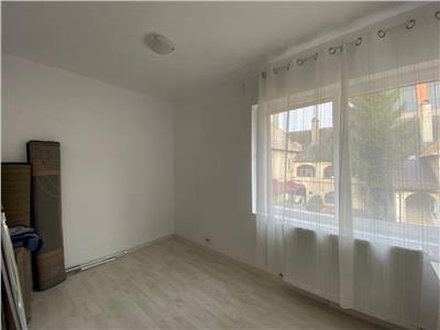 Apartament 3 camere, S 78 mp, semidecomandat, zona Platinia.