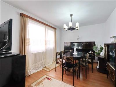 Apartament 3 camere, decomandat, mobilat, utilat, str. Primaverii.