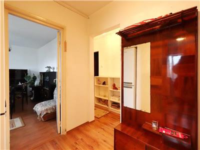 Apartament 3 camere, decomandat, mobilat, utilat, str. Primaverii.