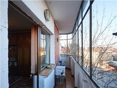 Apartament 2 camere, decomandat, S 58 mp + balcon , București.