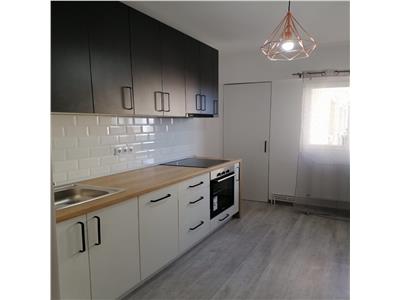 Apartament 4 camere, S 76 mp + 2 balcoane, Între Lacuri.