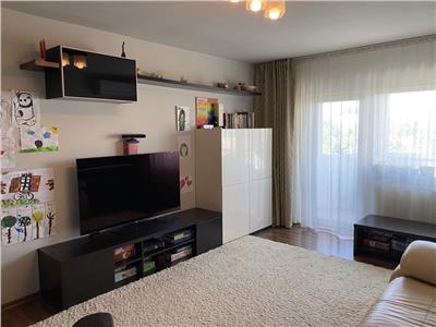 Apartament 4 camere, decomandat, mobilat, utilat, Bd. Titulescu.