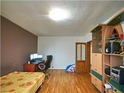 Apartament cu 3 camere Decomandat, S73 mp+balcon, str. Năsăud