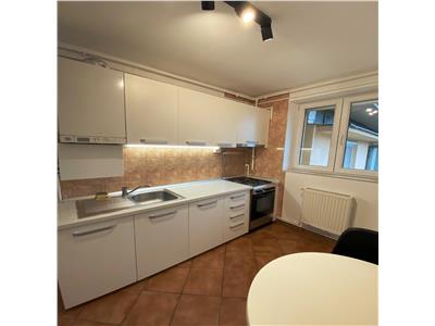 Apartament 2 camere, decomandat, mobilat, zona Iulius.