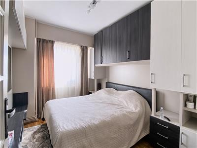 Apartament 3 camere, S-74mp + 2 balcoane, decomandat, Piața Mărăști.