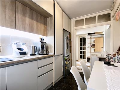 Apartament 3 camere, S74mp + 2 balcoane, decomandat, Piața Mărăști.