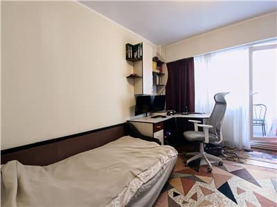 Apartament 3 camere, S74mp + 2 balcoane, decomandat, Piața Mărăști.