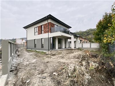 Casa individula, S-120mp + 450 mp. teren, Sub Coasta