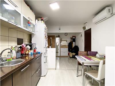 Apartament 3 camere decomandat, S68mp.+2 balcoane, str. Primaverii