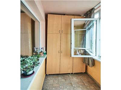 Apartament cu 2 camere. decomandat, etaj 2/4, Piata Mihai Viteazu