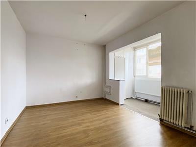 Apartament 3 camere, S-57mp., etaj 5/10, str. Primaverii