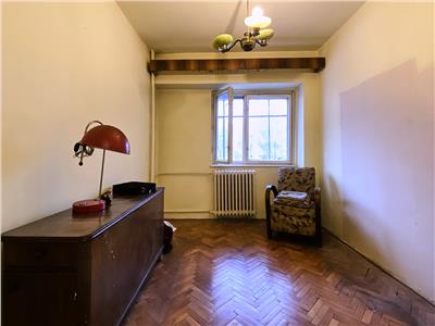Apartament 3 camere, S66mp+16mp balcon, decomandat, str. București.