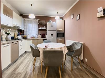 Apartament 3 camere decomandat, S73mp+balcon, str. Bucuresti, Farmec