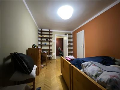 Apartament 2 camere, 2 balcoane, decomandat, mobilat, Gheorghieni.