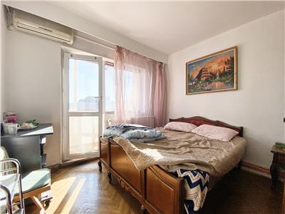 Apartament 3 camere, 2 bai, decomandat, mobilat, bd. N.Titulescu.