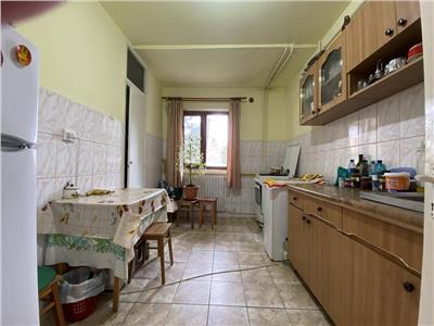 Apartament 2 camere, decomandat, mobilat, utilat, str. Lunii.