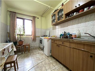 Apartament 2 camere, decomandat, mobilat, utilat, str. Lunii.