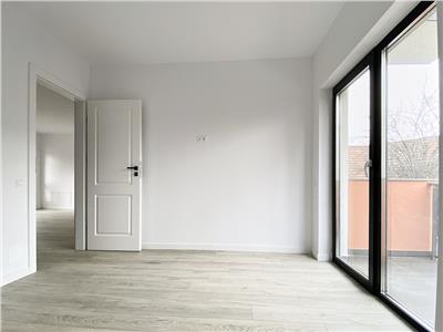 Apartament 3 camere, 2 bai, 2 balcoane, finisat, bloc nou, str. Bucuresti