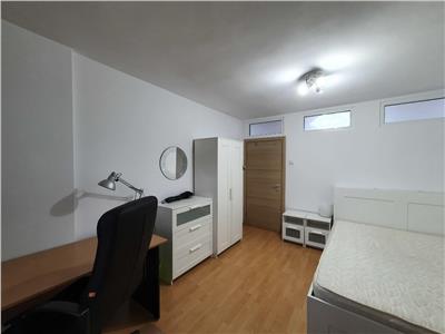 Apartament 2 camere, decomandat, Pta Mihai Viteazul.