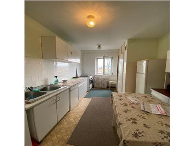 Apartament 3 camere, decomandat, S 64 mp + balcon, Gheorghieni.