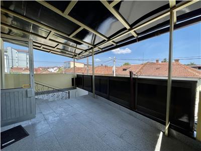 Casa 5 camere, S 200 mp + terasa, Semicentral.