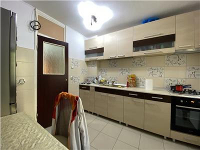 Apartament 3 camere, decomandat, S 67 mp + balcon, Manastur.