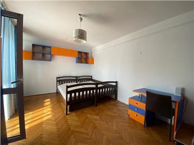 Apartament 2 camere, S 50 mp + 2 balcoane, decomandat, Zorilor.