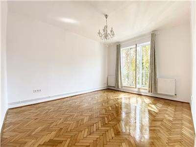 Apartament 2 camere n vila, recent renovat, zona Parcul Central.