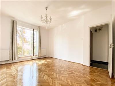 Apartament 2 camere în vila, recent renovat, zona Parcul Central.