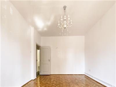 Apartament 2 camere în vila, recent renovat, zona Parcul Central.