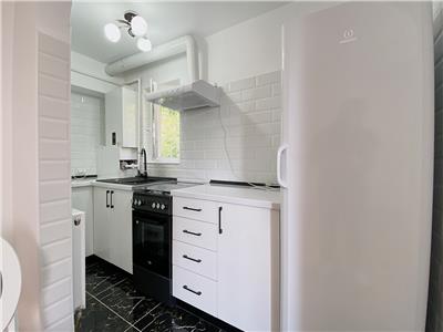 Apartament 2 camere în vila, recent renovat, zona Parcul Central.