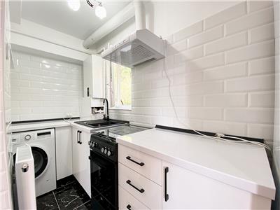 Apartament 2 camere în vila, recent renovat, zona Parcul Central.