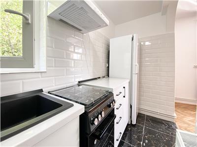 Apartament 2 camere în vila, recent renovat, zona Parcul Central.