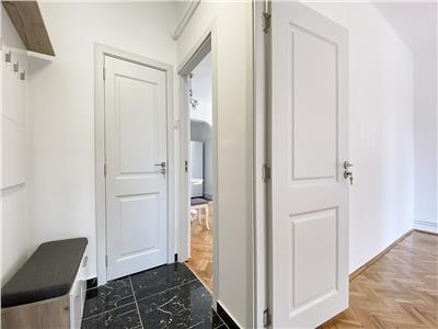 Apartament 2 camere în vila, recent renovat, zona Parcul Central.