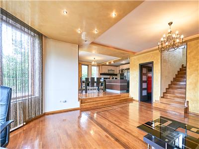 Casa individuala cu 7 camere, S209mp+1200 teren, Floresti