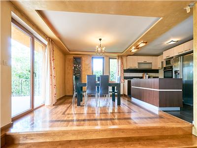 Casa individuala cu 7 camere, S209mp+1200 teren, Floresti