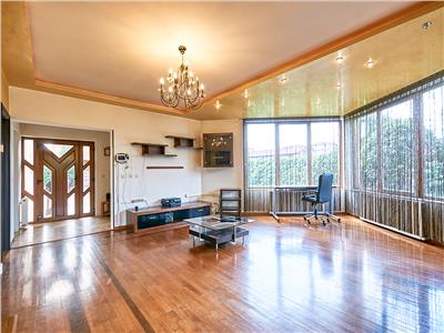 Casa individuala cu 7 camere, S209mp+1200 teren, Floresti