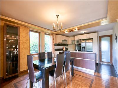 Casa individuala cu 7 camere, S209mp+1200 teren, Floresti