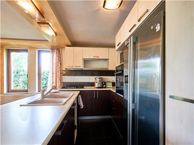 Casa individuala cu 7 camere, S209mp+1200 teren, Floresti