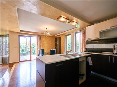 Casa individuala cu 7 camere, S209mp+1200 teren, Floresti