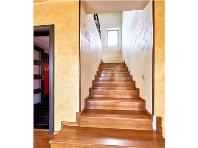 Casa individuala cu 7 camere, S209mp+1200 teren, Floresti