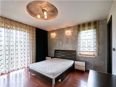 Casa individuala cu 7 camere, S209mp+1200 teren, Floresti